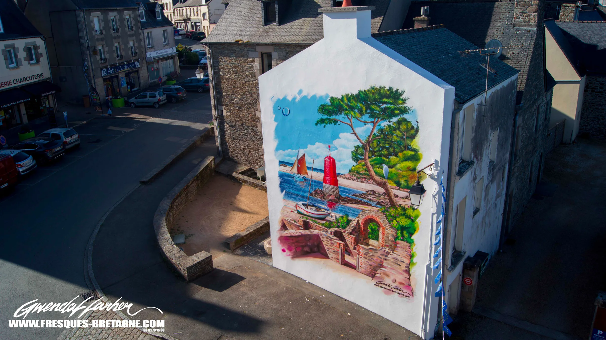 Fresque monumentale de street art, paysage maritime breton, réalisée par Gwendal Larher à Plestin-les-Grèves.